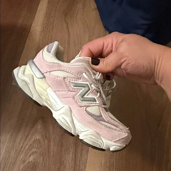 New Balance Kids Pink & Cream Suede Mesh Sneakers - Picture 3 of 7